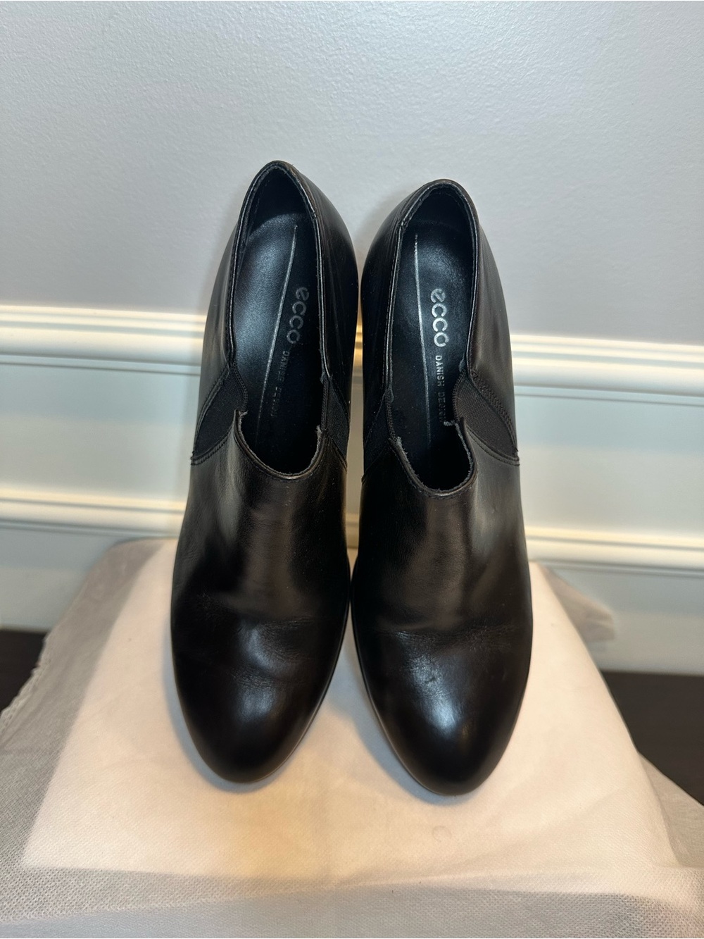 Ecco Black Leather Heeled Ankle Boots